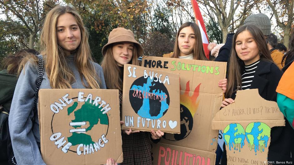 Các cuộc tuần hành đã diễn ra ở thủ đô Madrid (Tây Ban Nha) hồi tháng 12-2019 yêu cầu hội nghị lần thứ 25 các bên tham gia Công ước khung của Liên Hợp Quốc về biến đổi khí hậu (COP25) phải hành động. Ảnh: DW