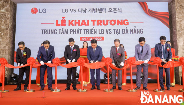 Tập đoàn LG (Hàn Quốc) vừa tổ chức lễ khai trương Trung tâm Phát triển LG VS tại Đà Nẵng.Ảnh: TRIỆU TÙNG