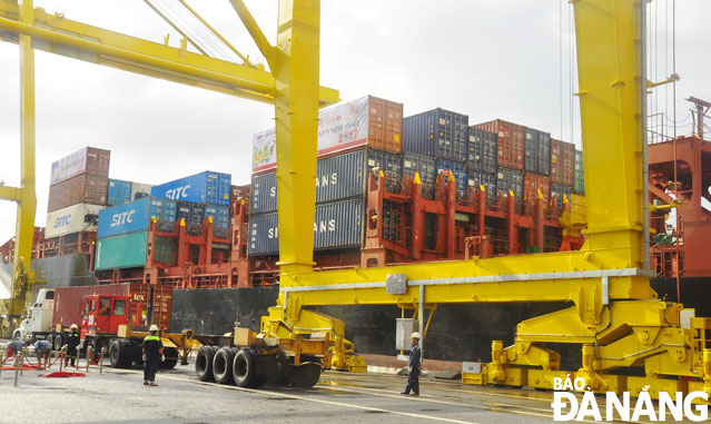 Cảng Tiên Sa là một trong những cảng biển lớn nhất miền Trung, là đầu mối giao thông quan trọng của Hành lang kinh tế Đông - Tây. Ảnh: PHƯƠNG UYÊN	
