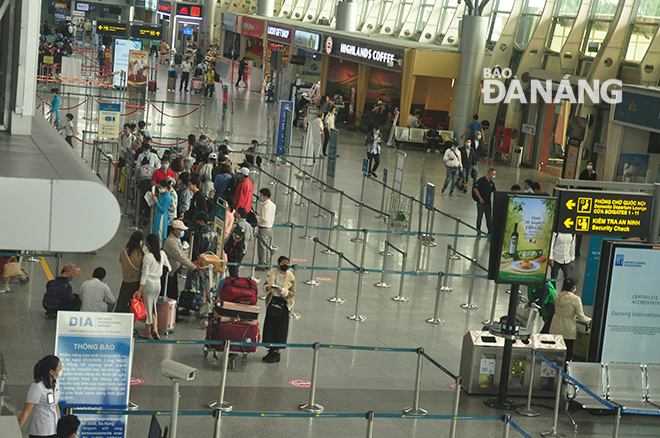 Passengers checking in at the Da Nang International Airport