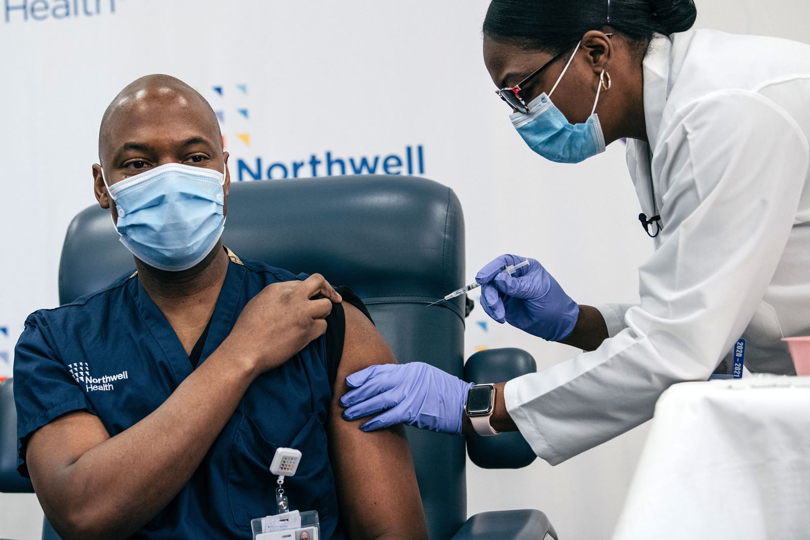 Tiêm chủng vaccine COVID-19 tại thành phố New York ngày 14/12. Ảnh: Getty Images