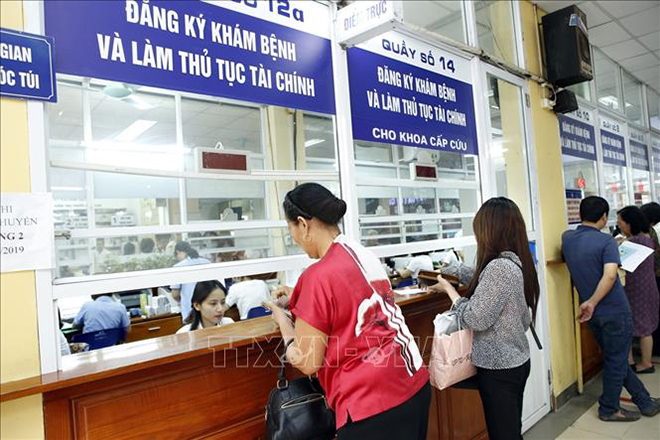 Bệnh nhân đăng ký khám chữa bệnh tại Bệnh viện Đa khoa Xanh Pôn, Hà Nội. Ảnh minh họa: Dương Ngọc/TTXVN