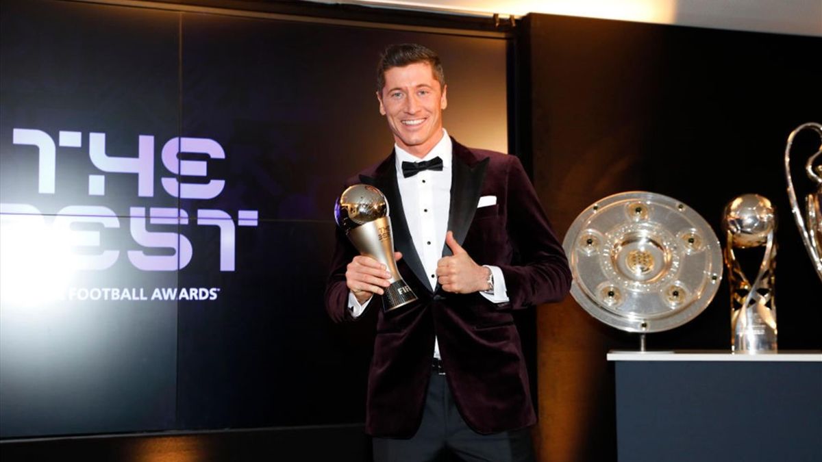 Robert Lewandowski của FC Bayern München giành danh hiệu Cầu thủ nam xuất sắc nhất thế giới do FIFA bầu chọn. Ảnh: Getty Images