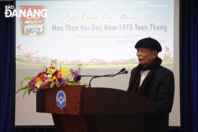 Ông Hoàng Nam, Chủ biên tập sách phát biểu tại buổi giới thiệu hồi ký 