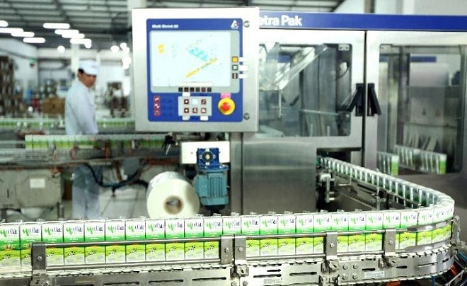 Dây chuyền sản xuất sữa tươi tiệt trùng tại Nhà máy Sữa Mộc Châu.