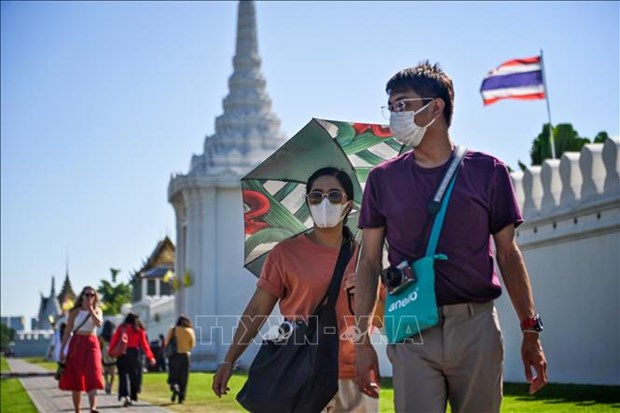 People wear masks in Bangkok, Thailand to prevent the Covid-19 spread. (Photo: VNA)