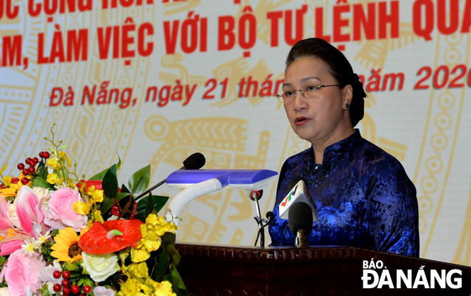 Chủ tịch Quốc hội Nguyễn Thị Kim Ngân phát biểu tại buổi làm việc với Đảng ủy, Bộ Tư lệnh Quân khu 5. Ảnh: Trung Dũng