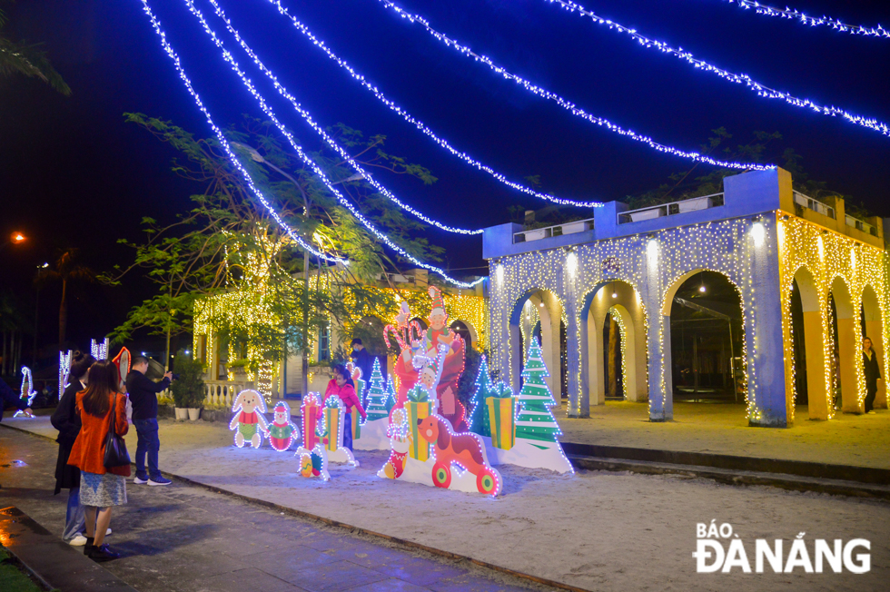 Locals and visitors posing for photos to save her memorial Christmas moment in the build up to the Christmas season