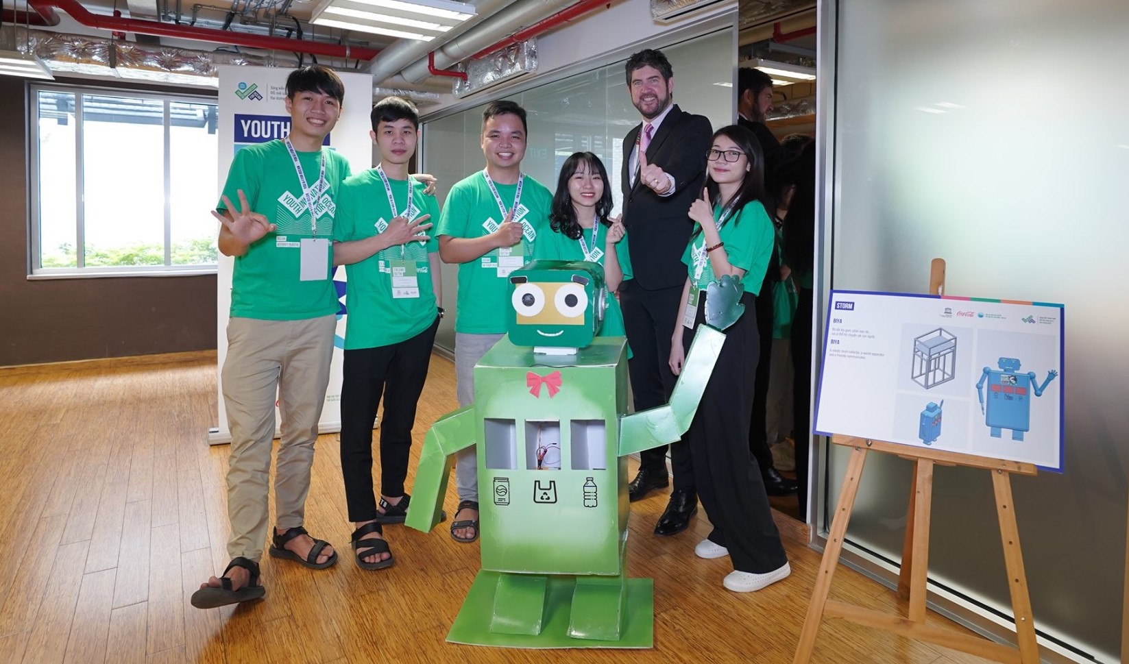 Da Nang’s talented students and their ‘Biya Robot’ 