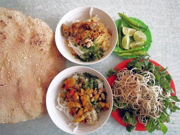 The Tuy Loan Village-made Quang noodles proudly boasts a unique flavour that is highly attractive to visitors from all over the world.