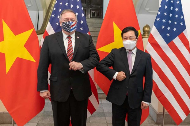Secretary of State Michael R. Pompeo meets with Vietnamese Deputy Prime Minister and Foreign Minister Pham Binh Minh in Hanoi on October 30, 2020. (Photo: US Department of State)