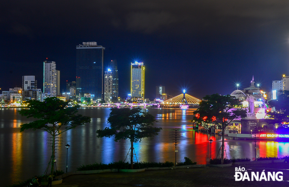 A corner of the iconic Han River turning more sparkling and peaceful on Christmas Eve