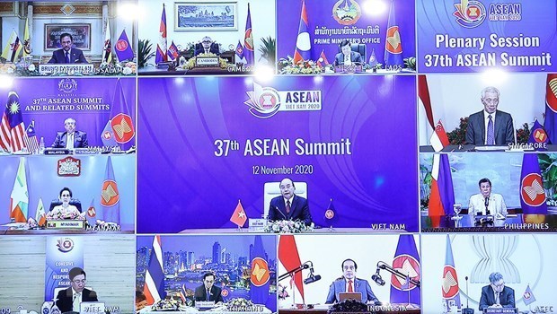 Prime Minister Nguyen Xuan Phuc chairs the plenary session of the 37th ASEAN Summit in November (Photo: VNA)