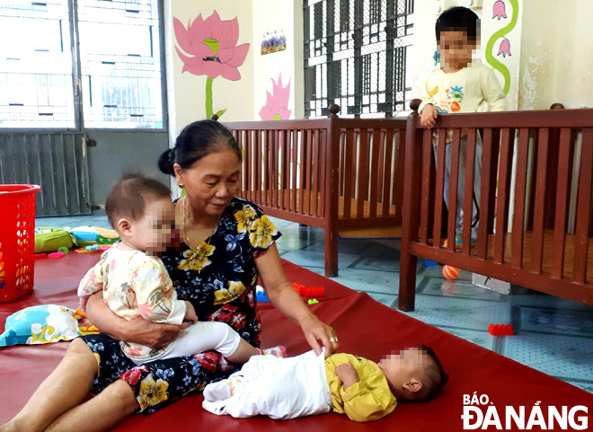 Với bà Nguyễn Thị Gương, niềm vui trong công việc chính là nhìn thấy các cháu bé khỏe mạnh. 
