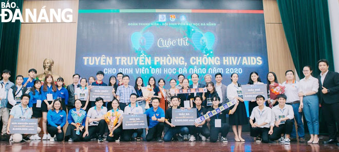 Sinh viên Đại học Đà Nẵng tham gia cuộc thi tuyên truyền phòng, chống HIV/AIDS. Ảnh: THANH TÌNH