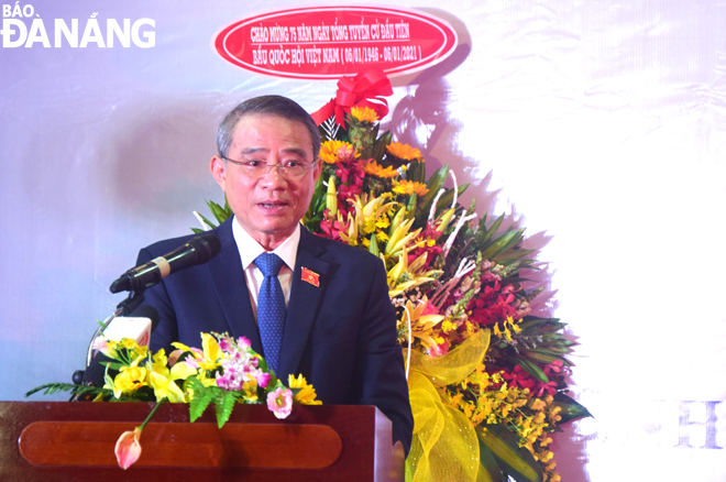 Ủy viên Trung ương Đảng, Trưởng đoàn đại biểu Quốc hội thành phố Trương Quang Nghĩa phát biểu diễn văn tại buổi gặp mặt. Ảnh: TRỌNG HUY