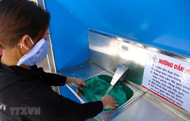 The model of “rice ATM” initiated by Vietnam has been hailed by the international media and applied in several countries. (Photo: VNA)