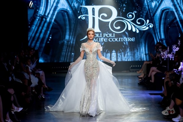 Kieu Loan, the first runner-up at Miss World Vietnam 2019, dons a gorgeous sparkling wedding dress on the catwalk. (Photo: vov.vn)