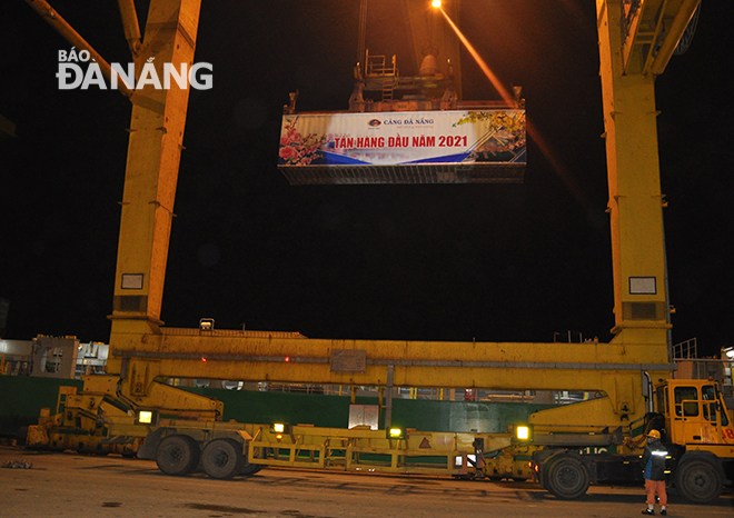 The first cargo of 2021 being unloaded