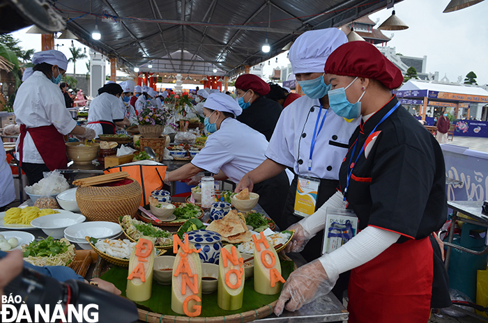 All most of the contestants at the cooking contest were amateur chefs