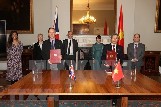 The signing ceremony of the UK-Vietnam Free Trade Agreement (UKVFTA)(Photo: VNA)
