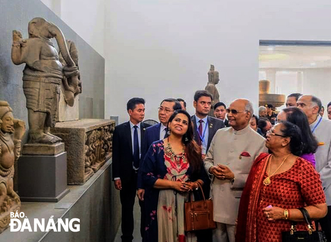 Indian President Ram Nath Kovind and his wife admiring the sandstone Ganesha statue at the Da Nang Museum of Cham Sculpture in November 2018 