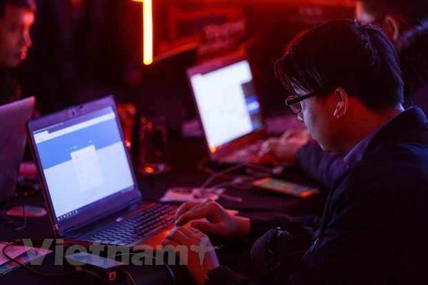 Staff of banks and financial organizations join a drill on cyber security in 2020. (Photo: VNA)