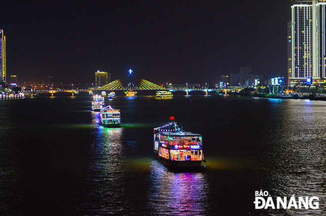 Sightseeing boats operating on the Han River