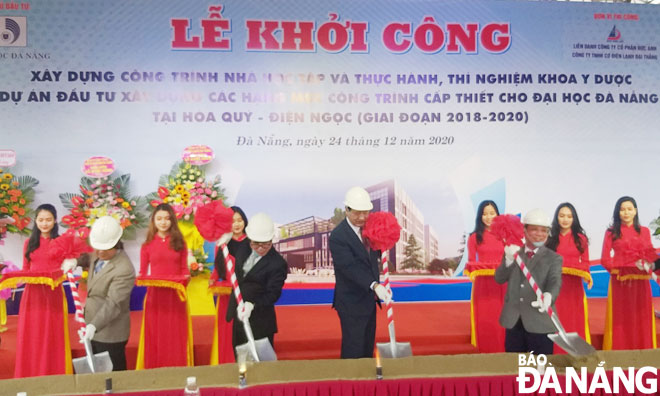 Trong năm 2020, Đại học Đà Nẵng khởi công xây dựng Trung tâm Đào tạo y dược - công nghệ thuộc Đại học Đà Nẵng. Ảnh: NGỌC PHÚ