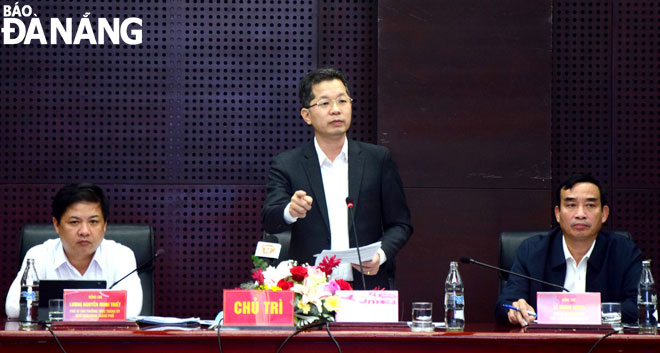 Bí thư Thành ủy Nguyễn Văn Quảng (giữa) phát biểu kết luận buổi làm việc. Ảnh: TRỌNG HUY