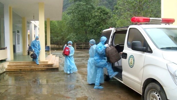 Illegal immigrants sent to quarantine in Quang Binh (Photo: VNA)