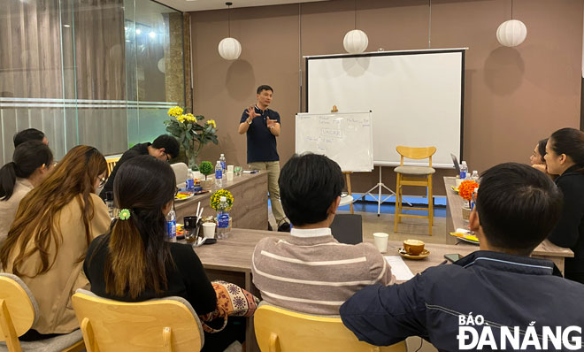 Khóa tập huấn hỗ trợ ươm tạo doanh nghiệp công nghệ cao được triển khai tại Khu Công nghệ cao Đà Nẵng.  				                           Ảnh: NAM PHƯƠNG