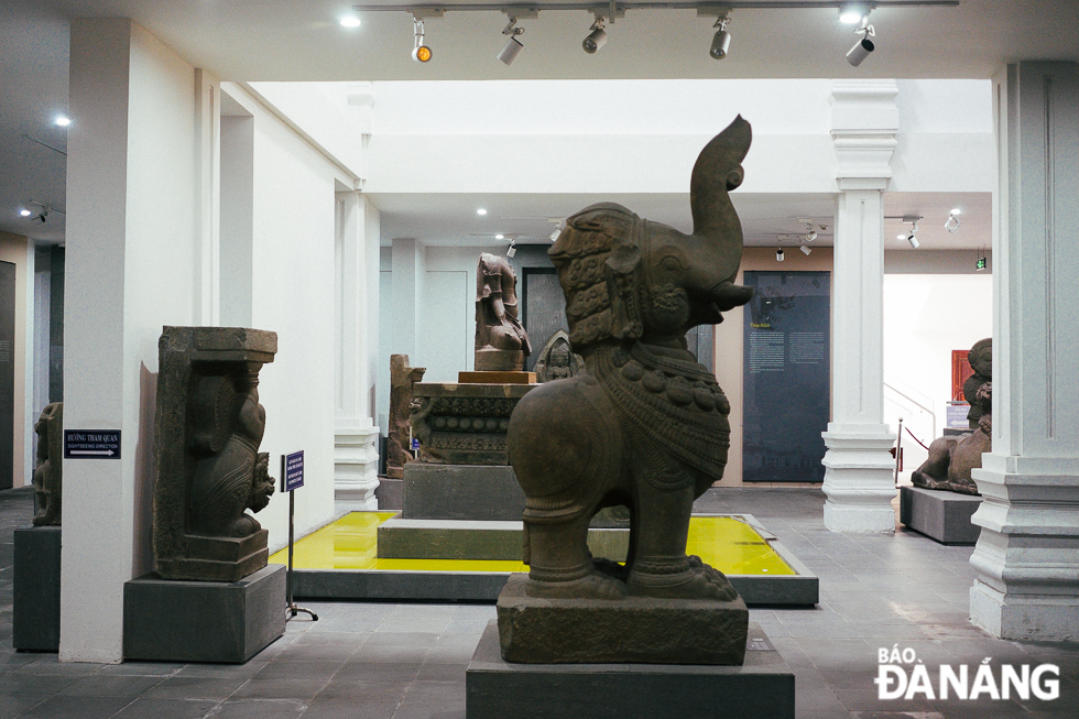 Found during an excavation in Binh Dinh Province in 1933 and 1934 conducted by EFEO, the sandstone sculpture of Gajasimha is 100cm in length, 84cm in width and 215cm in height and it dates back to the 7th century.