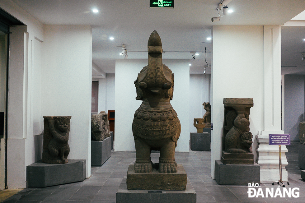 At temple-towers, Gajasimha statues are placed in front of entrances to act as gatekeepers. In the Champa sculpture, Gajasimha statues were made from such diverse materials as sandstone and terracotta.