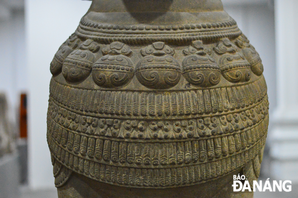 The Gajasimha statue kept in the Da Nang Museum of Cham Sculpture is a testament on the creativity of ancient Champa residents in creating animal sculptures, showcasing the ingenious combination between the images of animals in nature and mascots in mythology and religion.