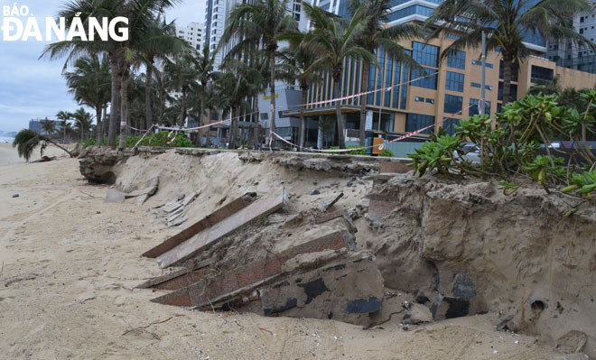 A part of the T18 beach in My An Ward, Ngu Hanh Son District, Da Nang has recently been severely hit by erosion