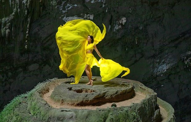 Miss Universe Vietnam 2017 H’Hen Nie in a clip inside Son Doong Cave, the world's largest cave, in central Quang Binh province (Photo: VNA)