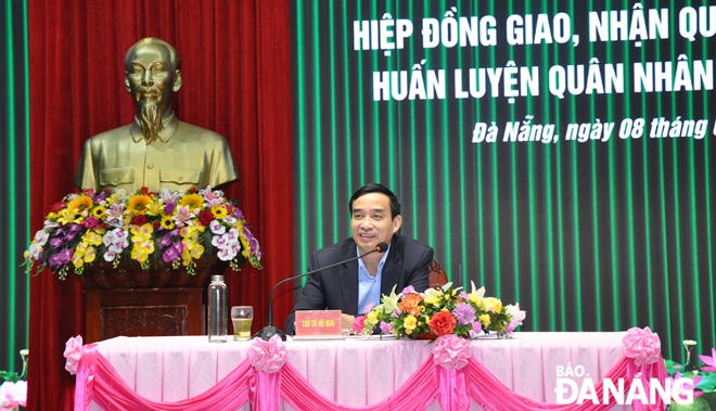 Chủ tịch UBND thành phố Lê Trung Chinh phát biểu tại hội nghị. Ảnh: L.HÙNG
