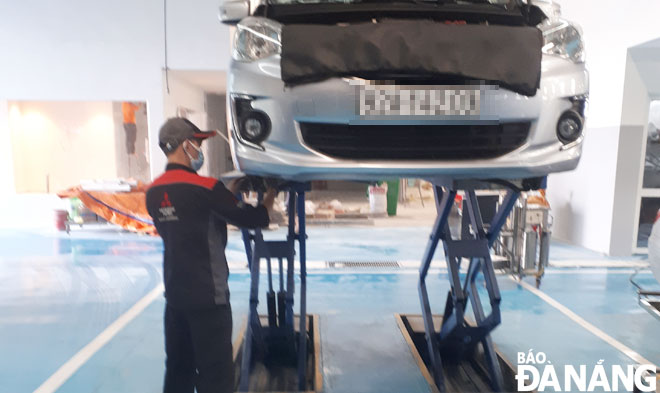 Workers involving repair and maintenance services for cars are expected to receive Tet bonus of between 5 and 7 million VND each