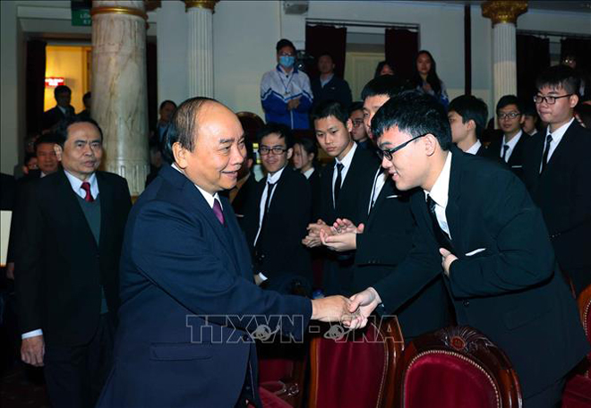 Thủ tướng Nguyễn Xuân Phúc đến dự Lễ tuyên dương học sinh THPT đoạt giải Olympic quốc tế 2020. Ảnh: Thống Nhất/TTXVN