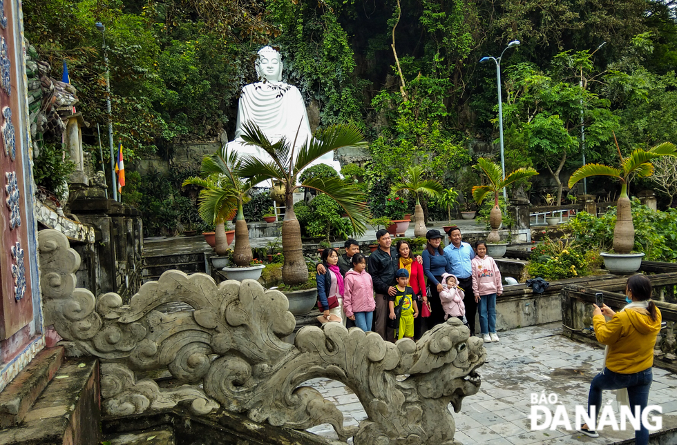 A family group taking souvenir photos at the Marble Mountains Tourist Area on 9 January