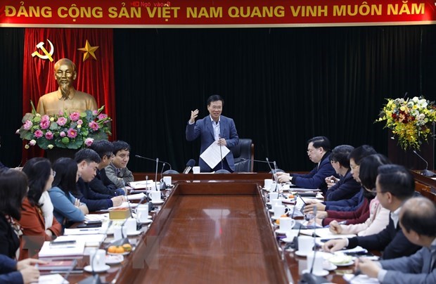 Vo Van Thuong, Chairman of the Party Central Committee’s Commission for Information and Education, speaks at the meeting of the press centre’s organising board on January 12 (Photo: VNA)