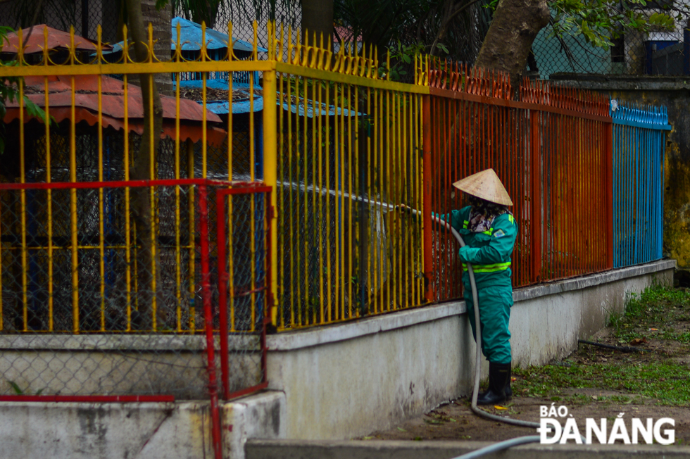 A worker cleaning the zoo at the 29 March Park under the ambient temperatures of 15 degrees Celsius