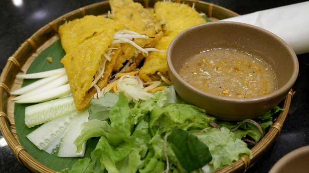 ‘Banh khoai’ is one of the favourite delicacies to many nosh lovers.
