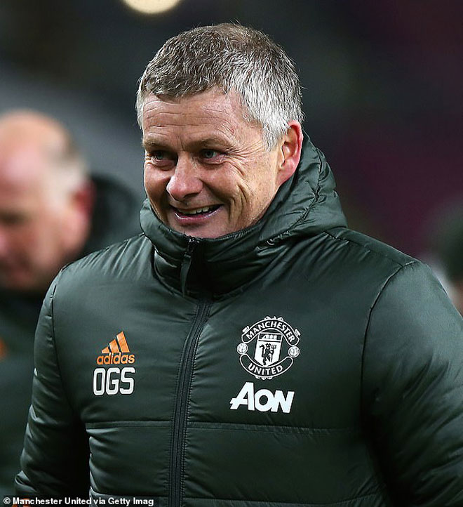 HLV Ole Gunnar Solskjaer rạng ngời sau trận thắng Burnley.  Ảnh: Getty Images