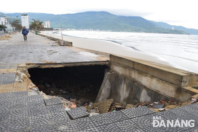 A section of the pavement of Vo Nguyen Giap coastal street recently collapsed due to coastal erosion