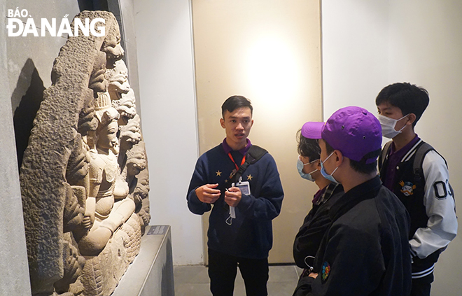 Visitors at the Da Nang Museum of Cham Sculpture on New Year holiday