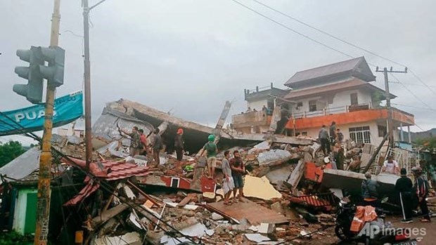 Tens of houses collapsed due to the earthquake (Photo: AP)