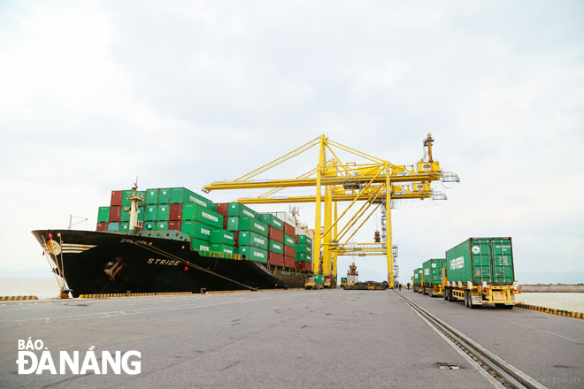 Chuyến tàu container STRIDE mang Teu thứ 500.000 đến Cảng Đà Nẵng ngày 4-12-2020. (Ảnh do Cảng Đà Nẵng cung cấp)