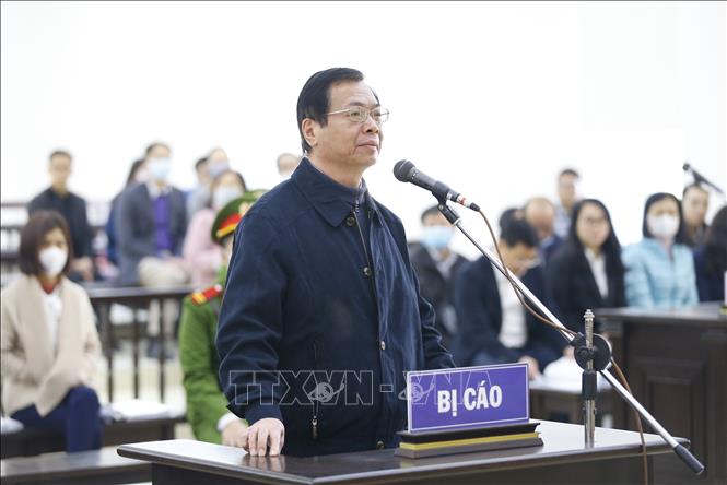Bị cáo Vũ Huy Hoàng (67 tuổi, cựu Bộ trưởng Bộ Công Thương) khai báo tại phiên tòa. Ảnh: Doãn Tấn/TTXVN